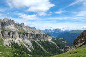 Blick zur Sella Gruppe - Dolomitenwanderung - YouLoveBeauty