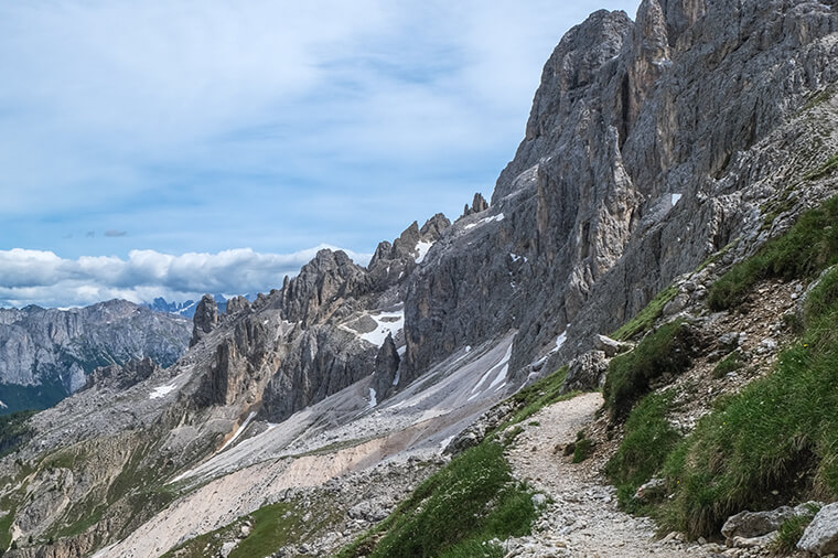 Blick zurück auf dem Weg zur Vajolet Hütte - Dolomitenwanderung - YouLoveBeauty
