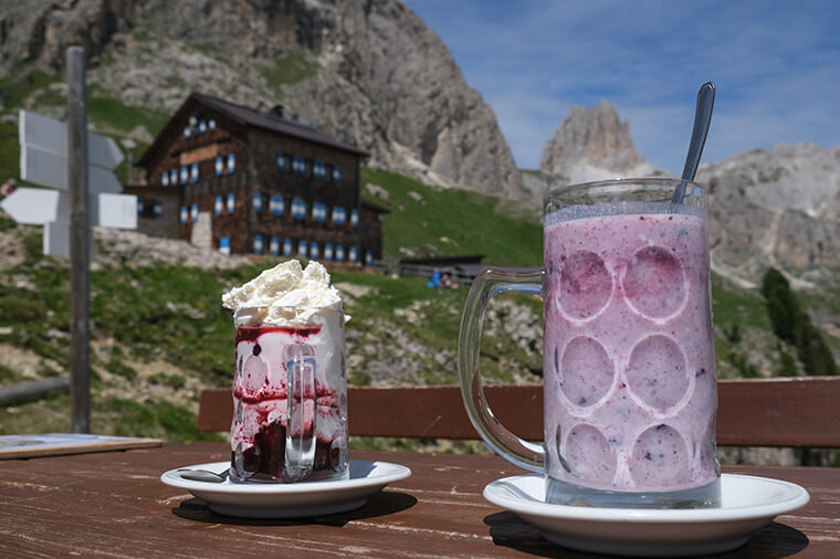 Pause unterhalb der Rotwandhütte - Dolomitenwanderung - YouLoveBeauty