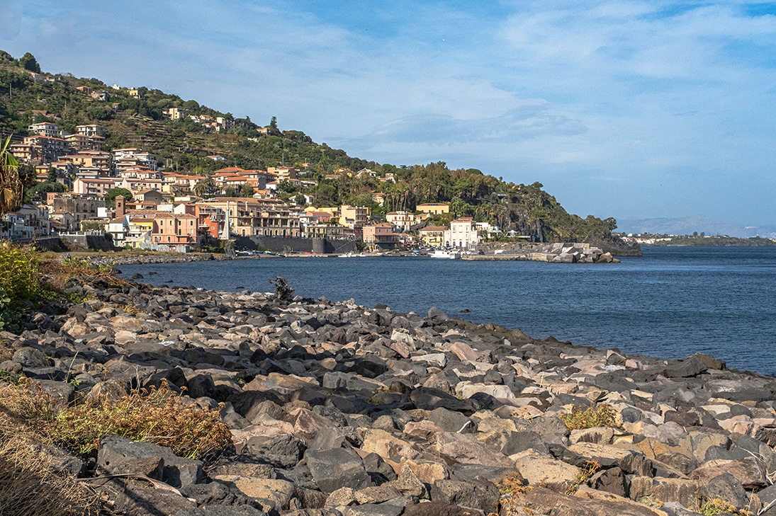 Provinz Catania - Blick auf Santa Maria la Scala - YouLoveBeauty